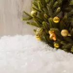如何隐藏人造圣诞树的立场？