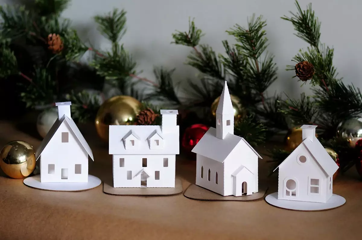 כיצד להסתיר את הדוכן של עץ חג המולד מלאכותי?