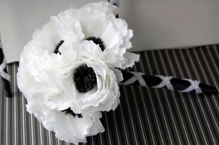 Obrt iz papirnatega cvetja to storite sami: sheme s fotografijami in videoposnetki