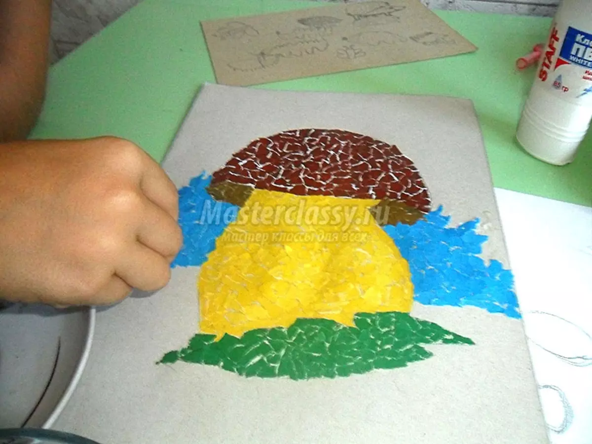 Mosaic de hârtie cu propriile mâini pe carton pentru copii