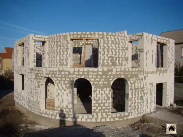 ガスケイ酸塩ブロックからの家：建設の特徴