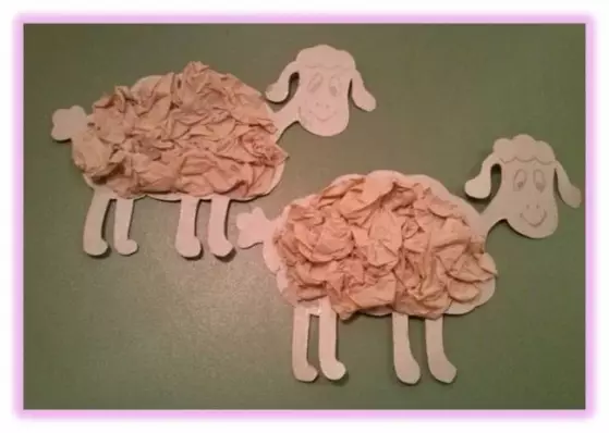 DIY DIY (papercoplastie) van verkrummelde papier met skemas