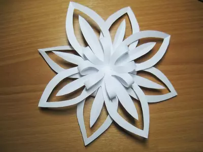Grandaj Paperaj Snowflakes: Cutout Skemoj kaj Ŝablonoj