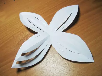 Groot papier sneeuvlokkies: cutout skemas en templates
