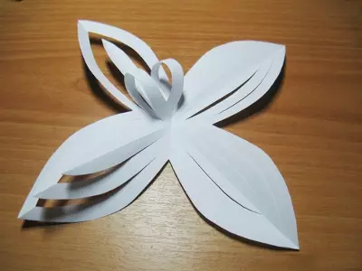 Grandes flocos de neve de papel: esquemas de recorte e modelos