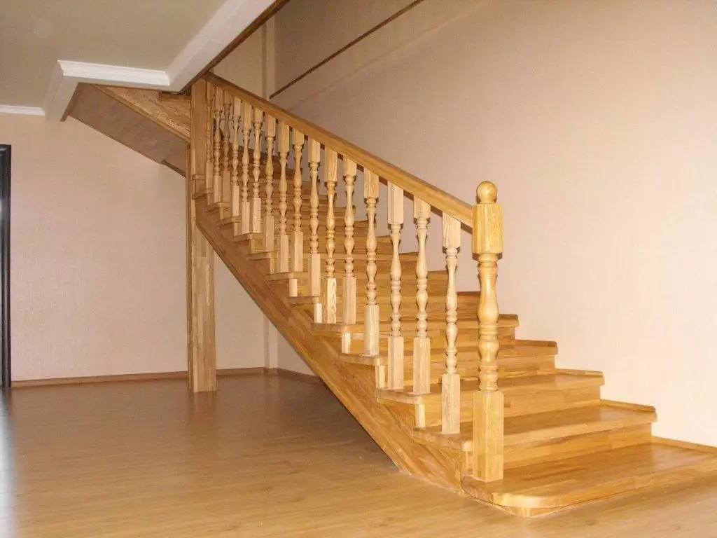 自己絵画の松とニュアンスからの階段の特徴