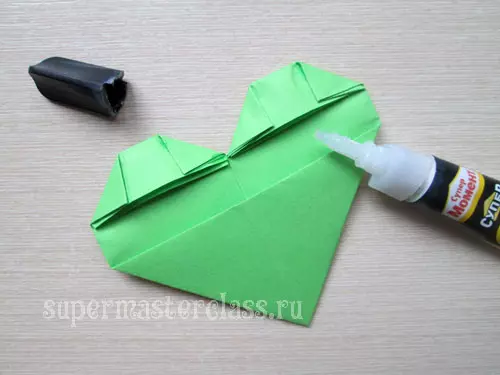 Valentine Origami Do-It-Yourself: Klassi Master bi skemi