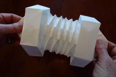Papera harmoniko: Manfaritaĵo en origami-tekniko kun skemoj