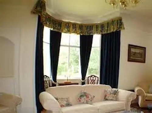 Choose flexible cornice for curtains