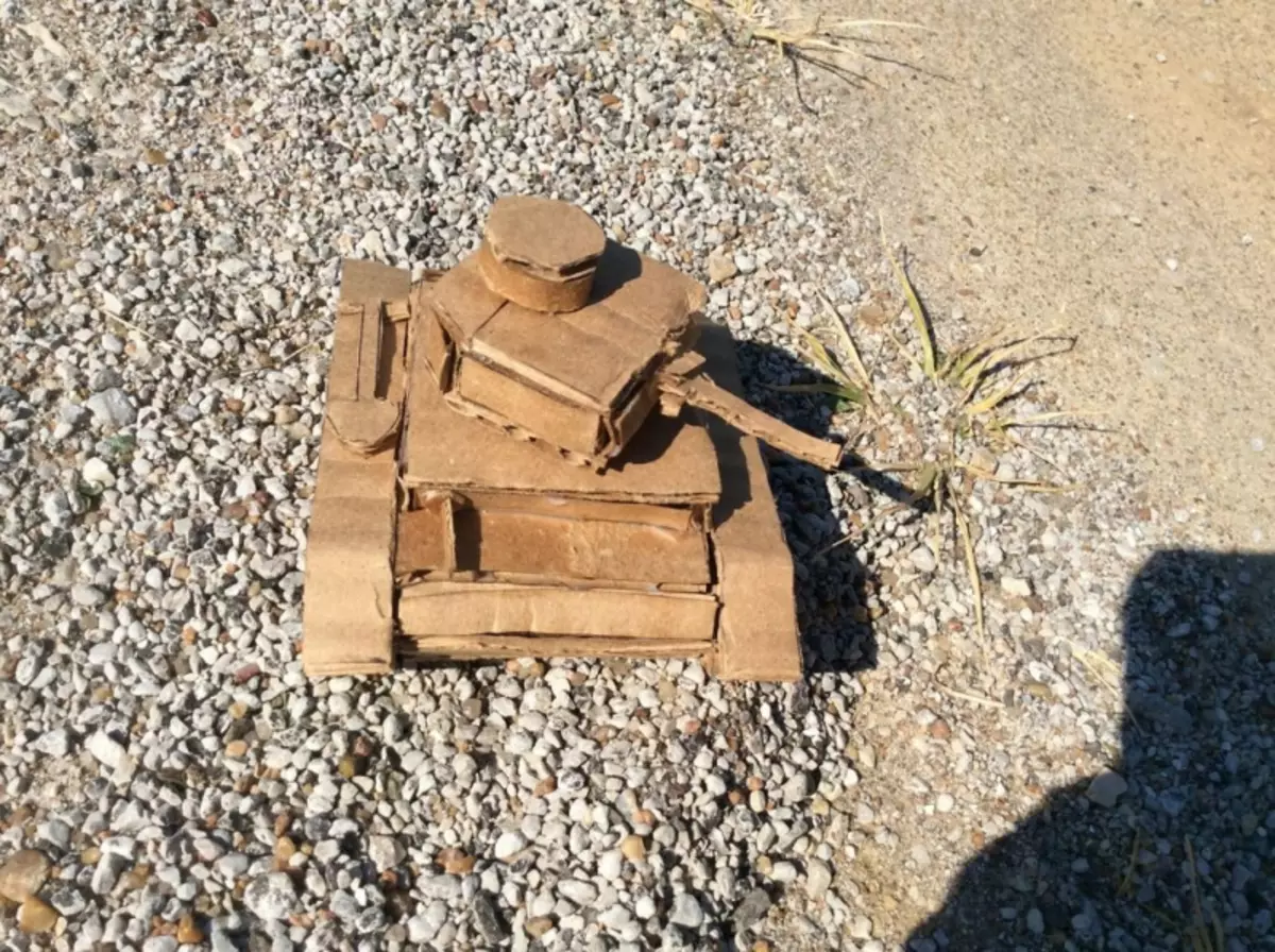 Cardboard tank zviite iwe pachako