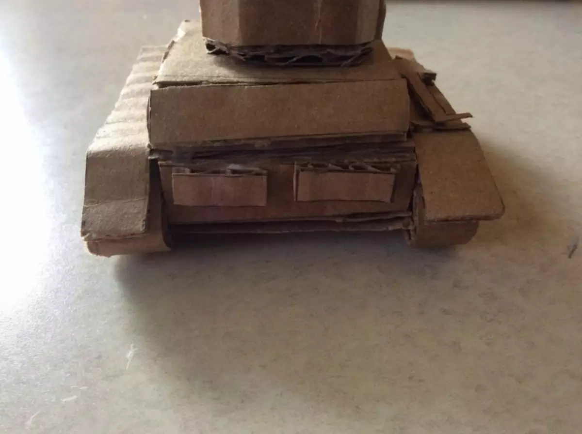 Макет танка из больших коробок