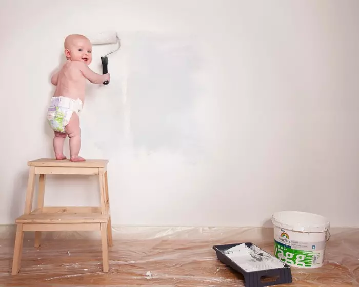 Que faire si l'enfant a mangé la colle de papier peint