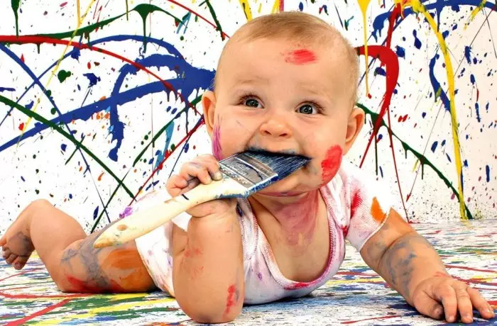 What to do if the child ate the wallpaper glue