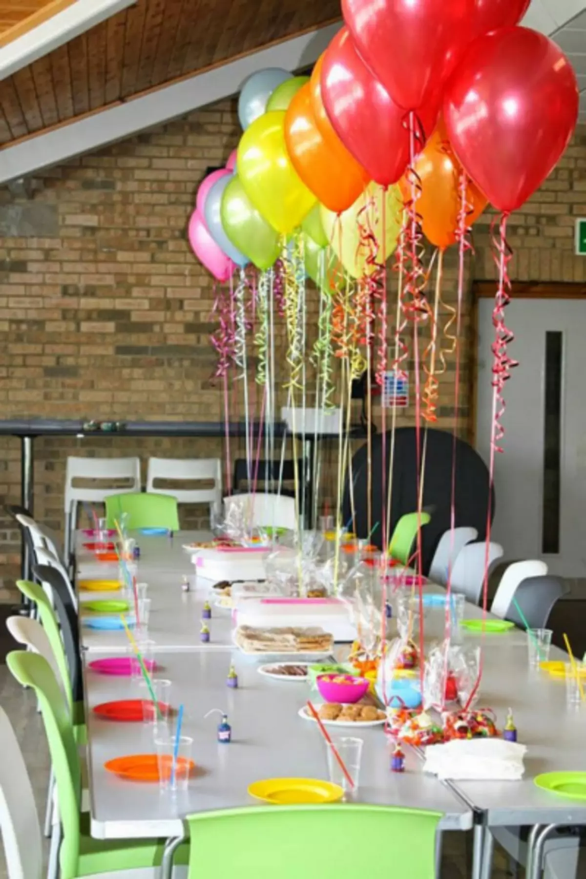 Cum de a decora o masă de ziua de naștere: Idei luminoase pentru vacanță (38 de fotografii)