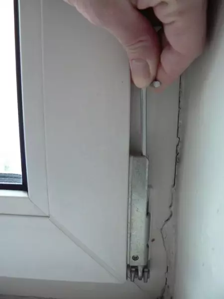 Cara melepas pintu plastik secara mandiri dengan loop