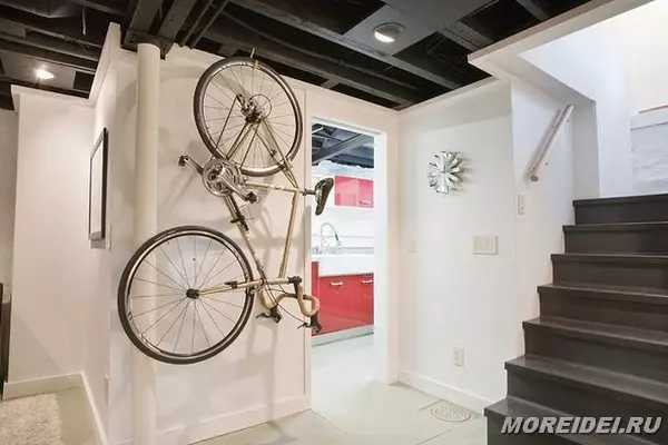 Penyimpanan sepeda di apartemen - 25 ide kreatif