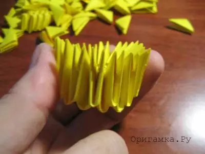 Sicín Origami Modúlach sa Bhlaosc: Máistir-Rang le Scéim Tionóil