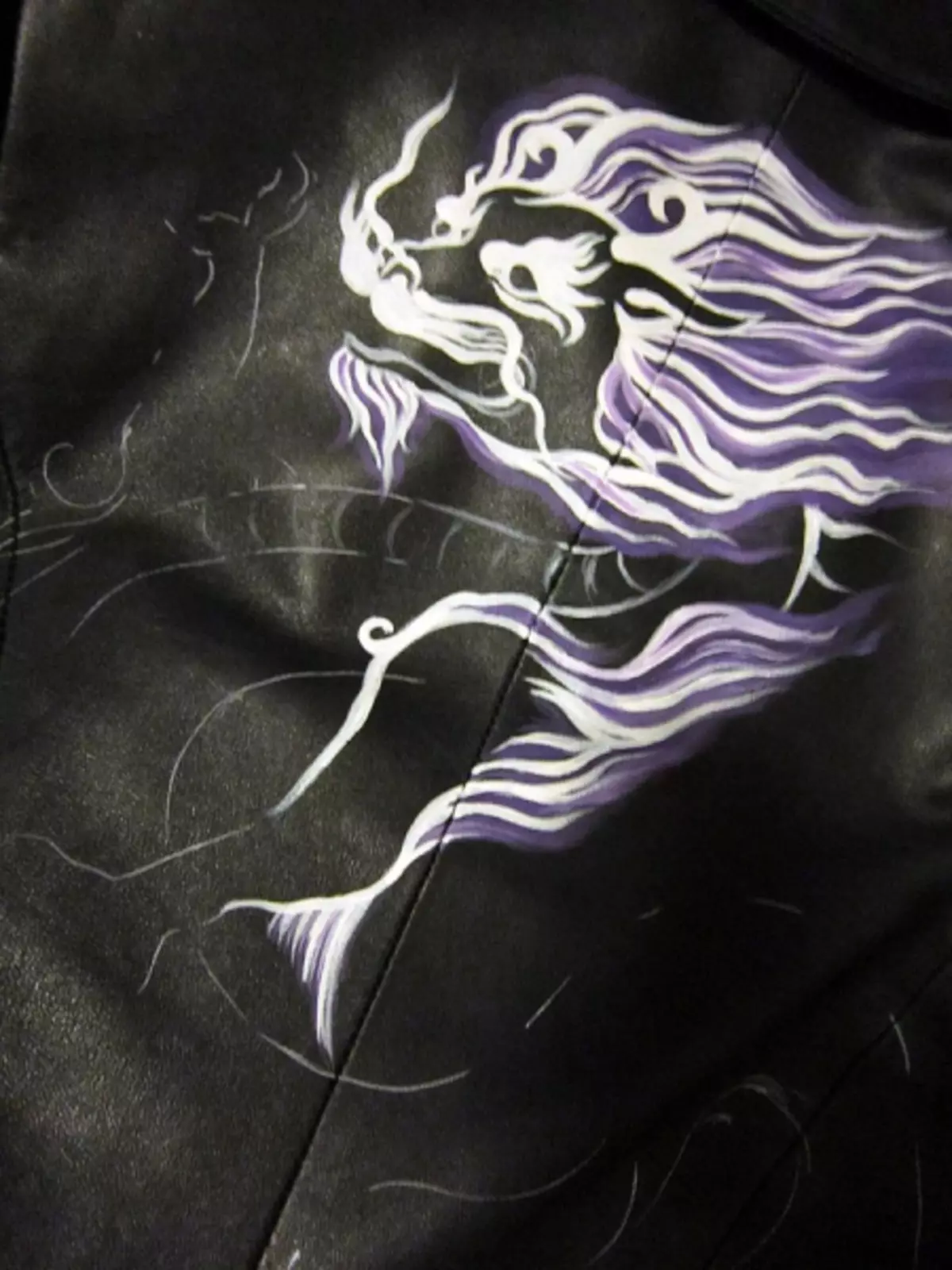 Robahan jaket kulit kuno - kelas master dina lukisan acrylical