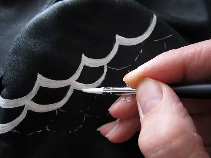 Alterazione di una vecchia giacca di pelle - master class on pittura pitture acriliche