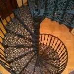 Caractéristiques des escaliers à vis: types et avantages [options pour tous les goûts et portefeuille]