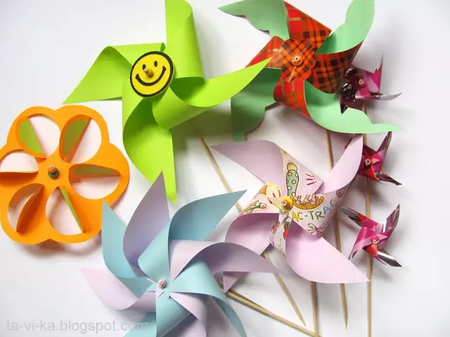 Turntable kertas dengan tangan anda sendiri dalam teknik origami dengan skim