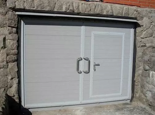 How to warm the garage doors yourself