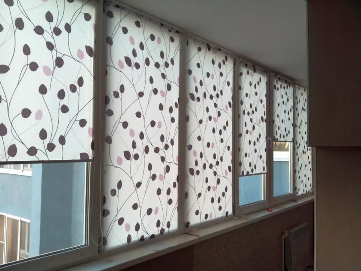 Mastery blinds for the balcony with your own hands: Economical option for windows