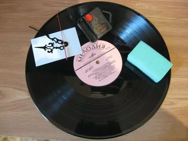 Klokker fra gamle vinylposter med egne hender: 3 Original Master Class