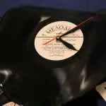 Relógios de antigos registros de vinil com suas próprias mãos: 3 classe master original