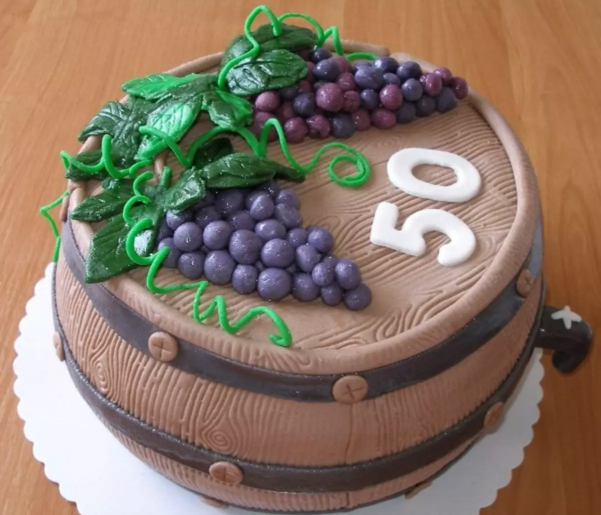 Надпись на торте мужчине 50. Торт на юбилей. Мужской торт. Украшение торта для мужчины 50 лет. Торт на день рождения мужчине 50 лет.