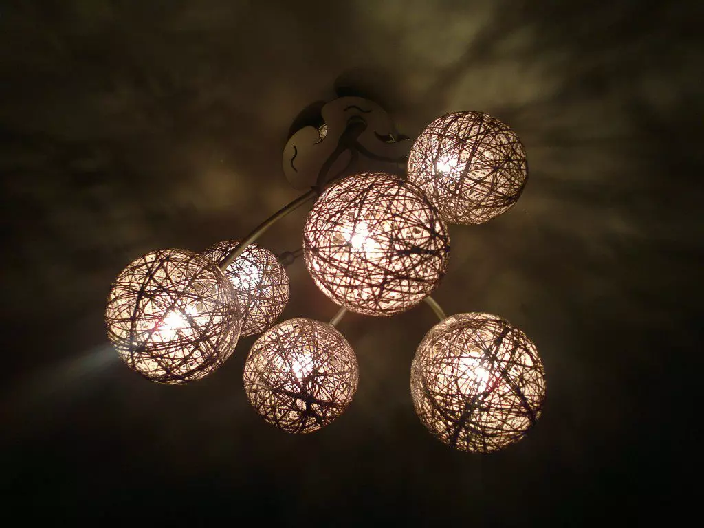 Homemade chandelier para sa kusina - eksklusibong bahagi ng panloob (MK)