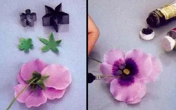 त्यांच्या स्वत: च्या हातांनी थंड पोर्सिअनपासून फुले: फोटो आणि व्हिडिओसह नवशिक्यांसाठी मॉडेलिंग