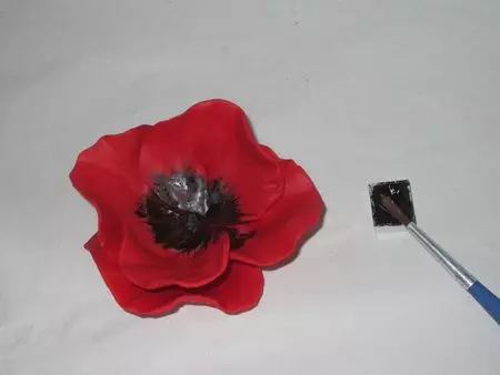 冷たい磁器から自分の手を持つ花：初心者のためのモデリング写真やビデオ