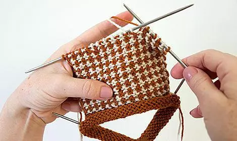 Agullas de tricotar Jacquard preguiceiro: zigzag e corazóns con descricións e esquemas
