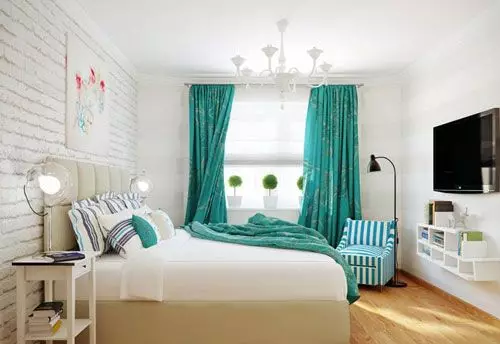 Tyrkysové záclony v spálni alebo obývacej izbe