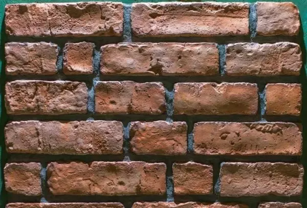 Impitation of brick masonry bi destên xwe