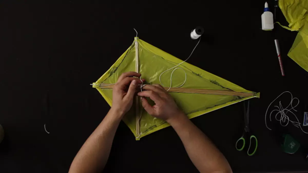 Letecké hady to urobí sami pre deti: kresby s diagramami a fotografiami