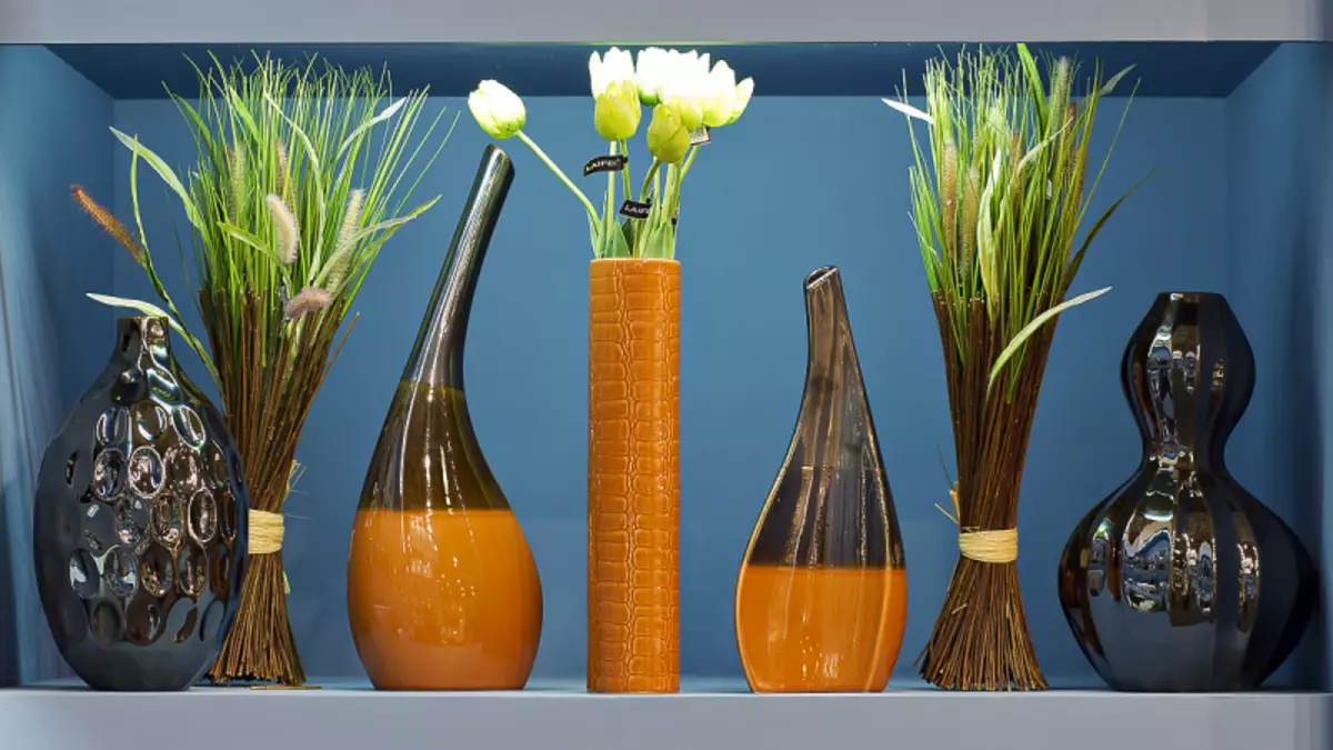 Вазочки на кухне. Декоративные предметы интерьера. Интерьерные вазы. Декоративные вазы для интерьера. Дизайнерские вазы.