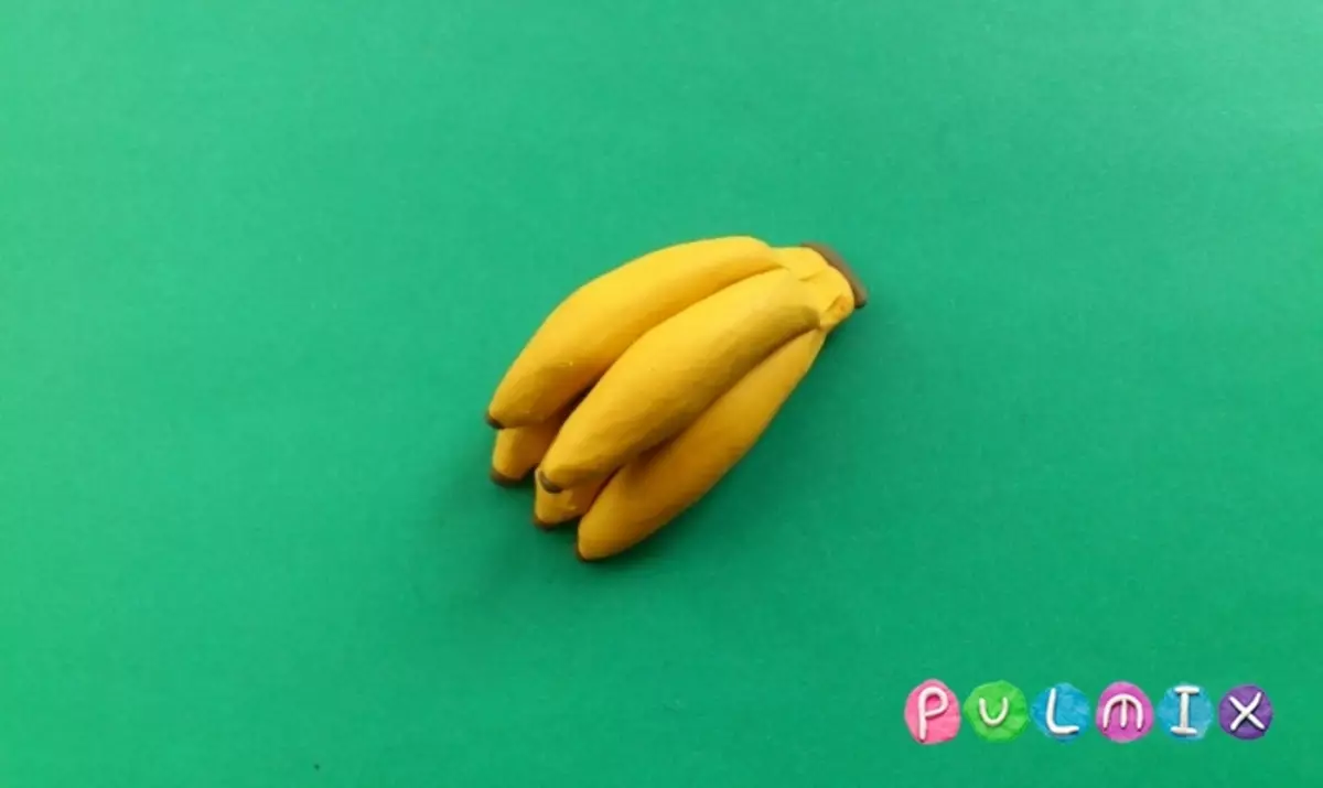 Банан из пластилина. Лепка банан. Бан бан из пластилина. Юананылепка из пластилина для детей. Лепим банан из пластилина.