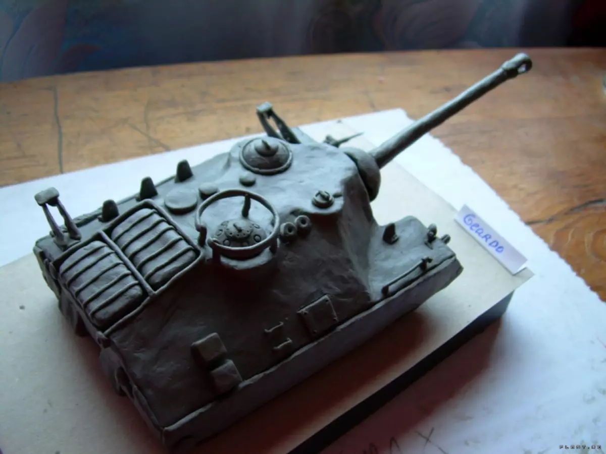 Ինչպես պատրաստել Tank T-34 պլաստիլինի փուլերից `լուսանկարներով եւ տեսանյութերով