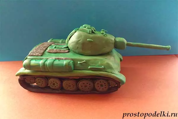 Kif tagħmel it-tank T-34 minn stadji tal-plastik bir-ritratti u l-vidjows
