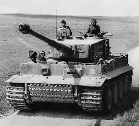 Ինչպես պատրաստել Tank T-34 պլաստիլինի փուլերից `լուսանկարներով եւ տեսանյութերով