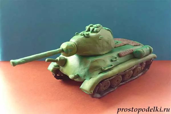 Kif tagħmel it-tank T-34 minn stadji tal-plastik bir-ritratti u l-vidjows