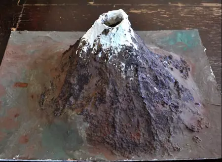 Как да направите вулкан от пластилин със собствените си ръце у дома с видео