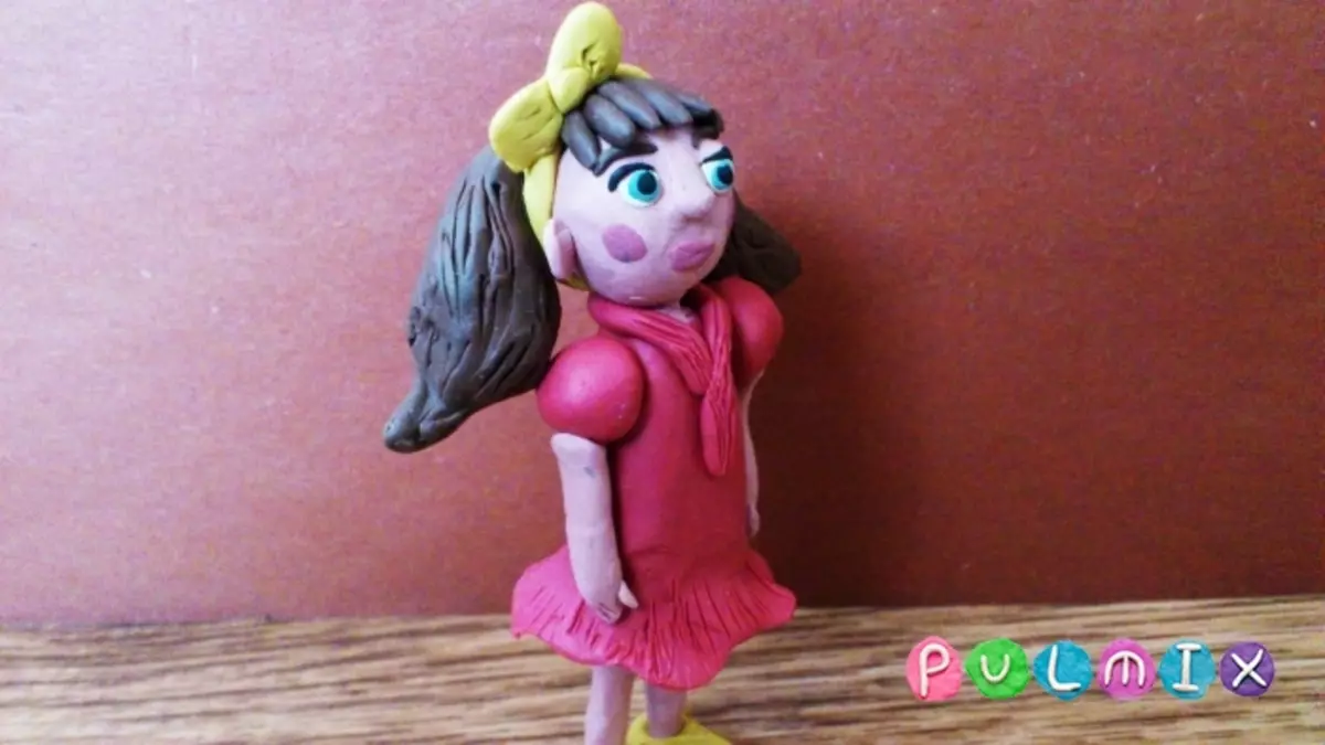 Cómo hacer las etapas de plastilina de una persona: escultos a la niña con fotos y videos.