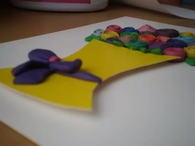 Paano gumawa ng rosas mula sa plasticine na may sariling mga kamay na may mga larawan at video