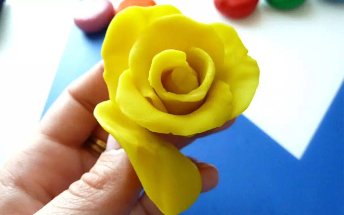 Làm thế nào để tạo một bông hồng từ plasticine bằng tay của họ một cách đẹp mắt với hình ảnh và video