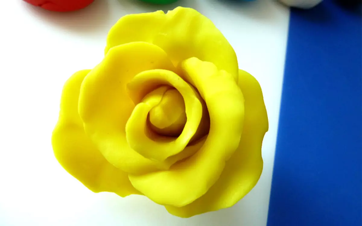 Hvordan lage en rose fra plasticine med egne hender stegly med bilder og video