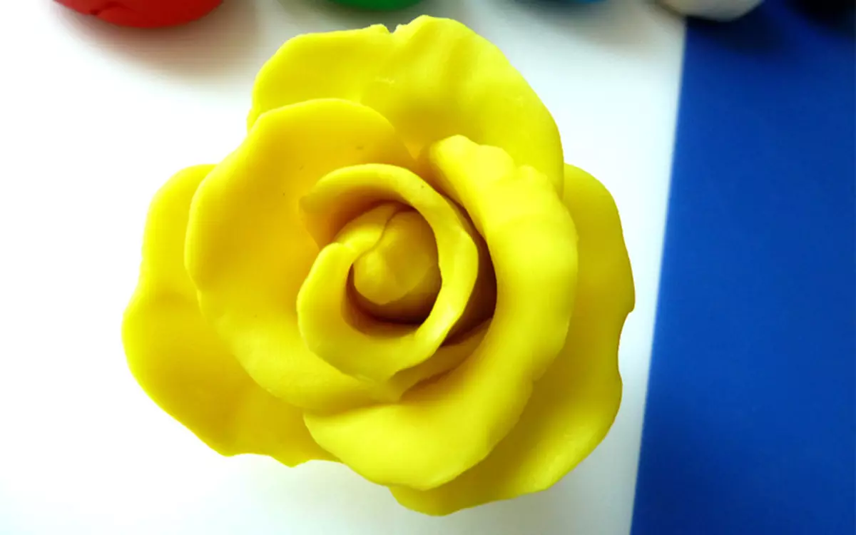 Paano gumawa ng rosas mula sa plasticine na may sariling mga kamay na may mga larawan at video