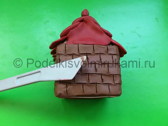 Bagaimana untuk membuat rumah dari plasticine untuk anak patung melakukannya sendiri dengan foto dan video